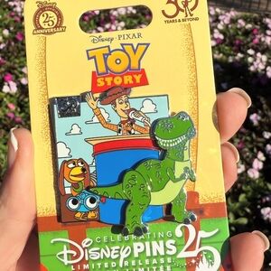 ⭐️ IN HAND ⭐️ Toy Story 30th Anniversary Pin Woody Rex Slinky Friends LR